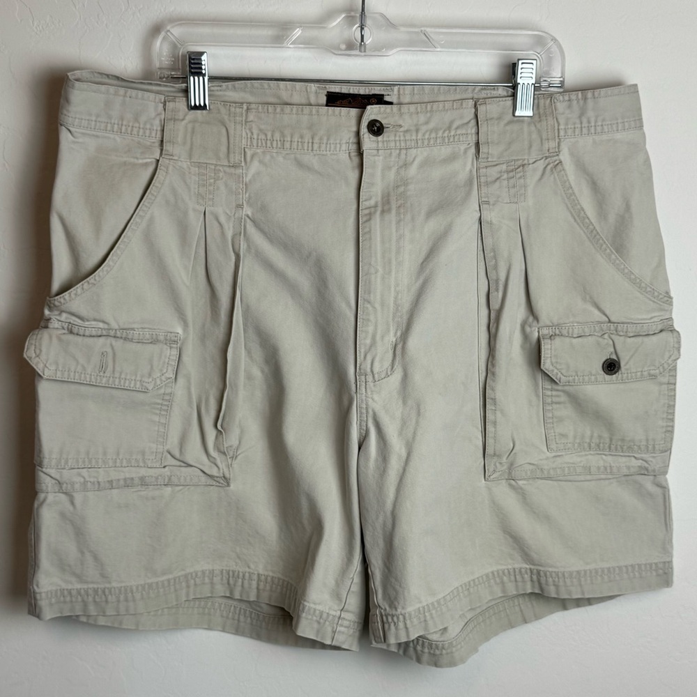 Eddie Bauer cargo shorts beige 40